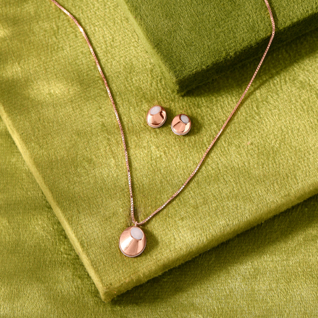 Classic Ecliptia Gold Necklace for Her
