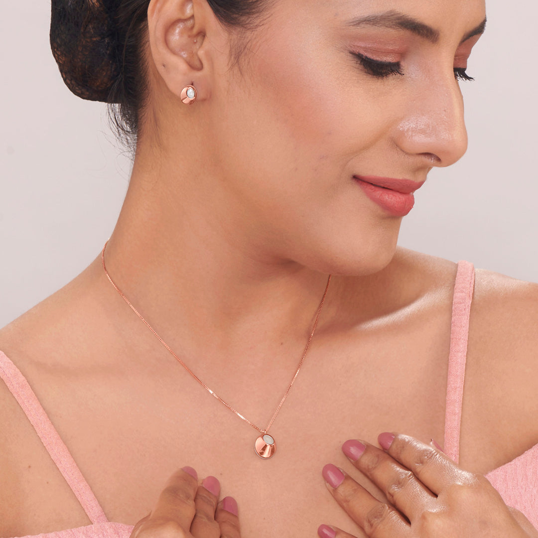 Classic Ecliptia Gold Necklace for Her