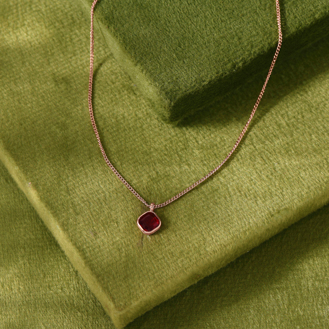 Garnet Glow Modern Gold Necklace