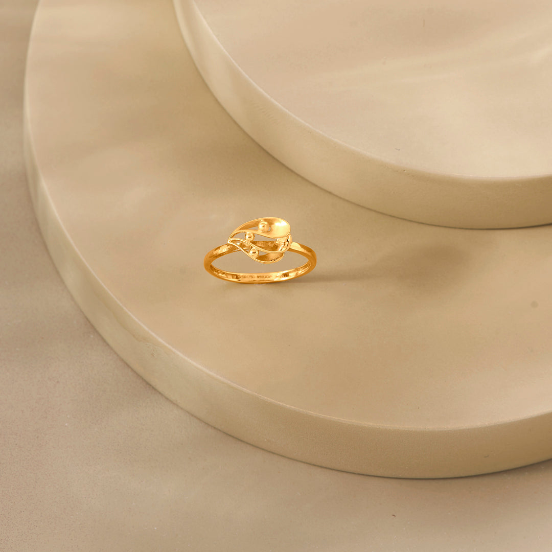 Sunlit Shard Classic Gold Pendant