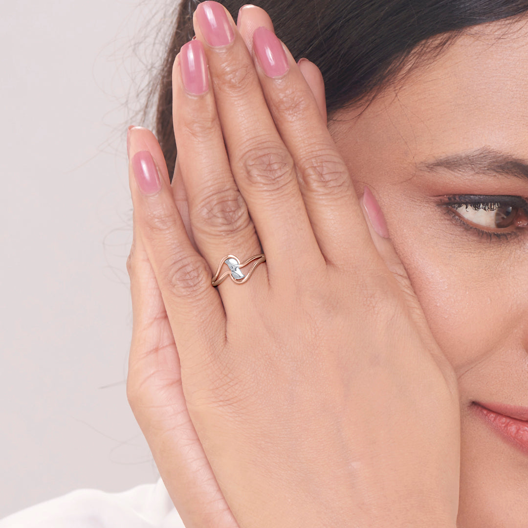 Velin Arc Cocktail Gold Ring