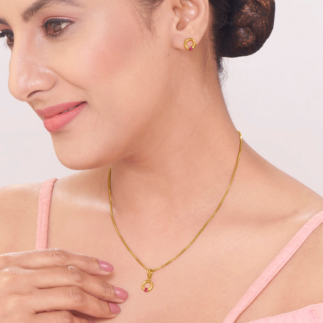 Circular Scarlet Gold Pendant for Her