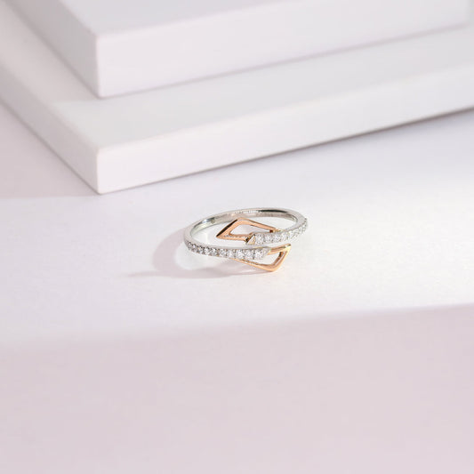 Graceful Aura Platinum Ladies Ring