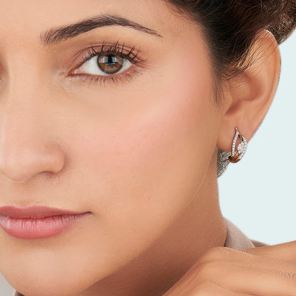 Radiant Waves Yellow Gold Stud Earring for Woman