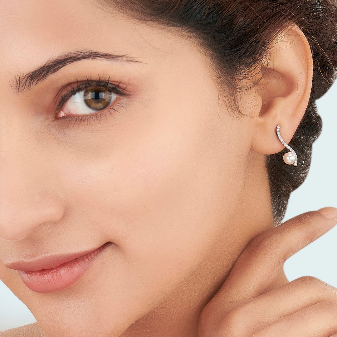 Serene Swirls Gold & Diamond Stud Earring For Women