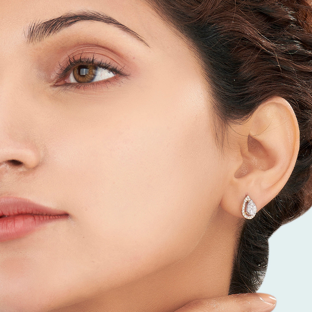 Twinkling Dewdrop Gold Stud Diamond Earring for Women