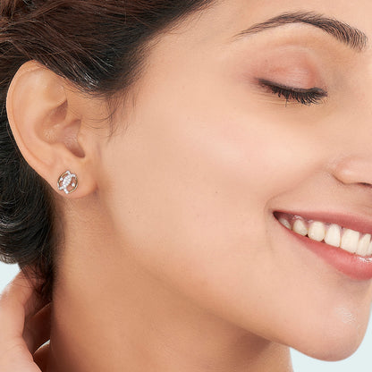 Eternal Sight Yellow Gold Stud Diamond Earring For Woman