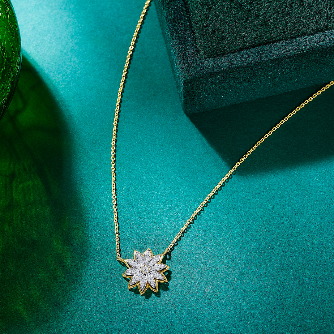 Sheeny Yellow Gold & Diamond Modern Necklace